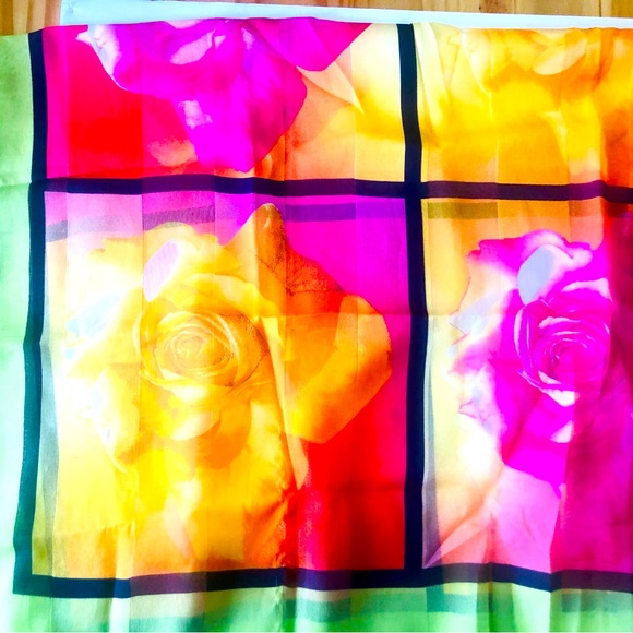 Art of the Scarf Tie Rack Scarf /Italy /Polyester  Roses  Design  Red 34 by 36" - Picture 7 of 9